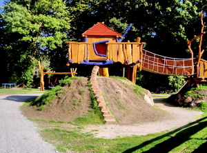 Kinderspielplatz aus Naturholz
